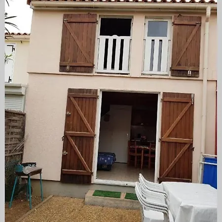 Casa de Férias Maison Totalement Renovee A - 6 Couchages - Pres De L'etant De Thau