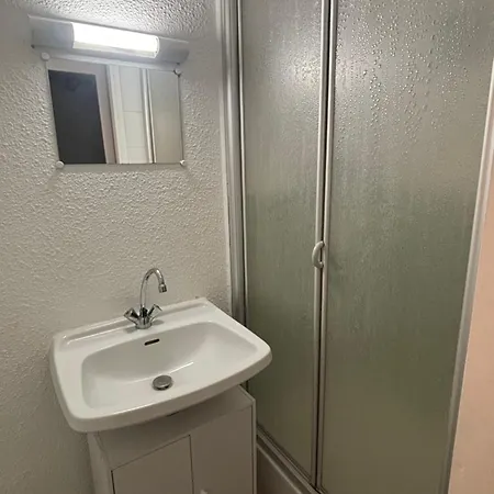 펜션 Maison Totalement Renovee A - 6 Couchages - Avec Parking - Pres De L'etant De Thau